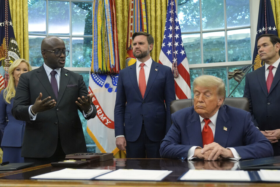 USAs president Donald Trump fikk besøk av Rwandas utenriksminister Oliver Nduhungirehe (lengst til venstre) i juni. Bak Trump står visepresident J.D. Vance (t.v.) og utenriksminister Marco Rubio (t.h.)
