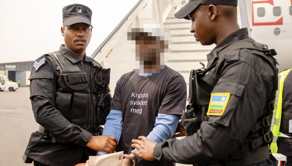 En mann som er anklaget for drap under folkemordet i Rwanda er utlevert fra Norge til Rwanda. Manne ankom hovedstaden Kigali i dag.