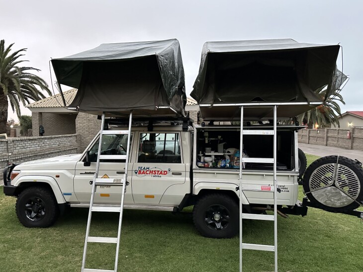 Team Bachstads Toyota Land Cruiser J70 klar til camping i Namibia.