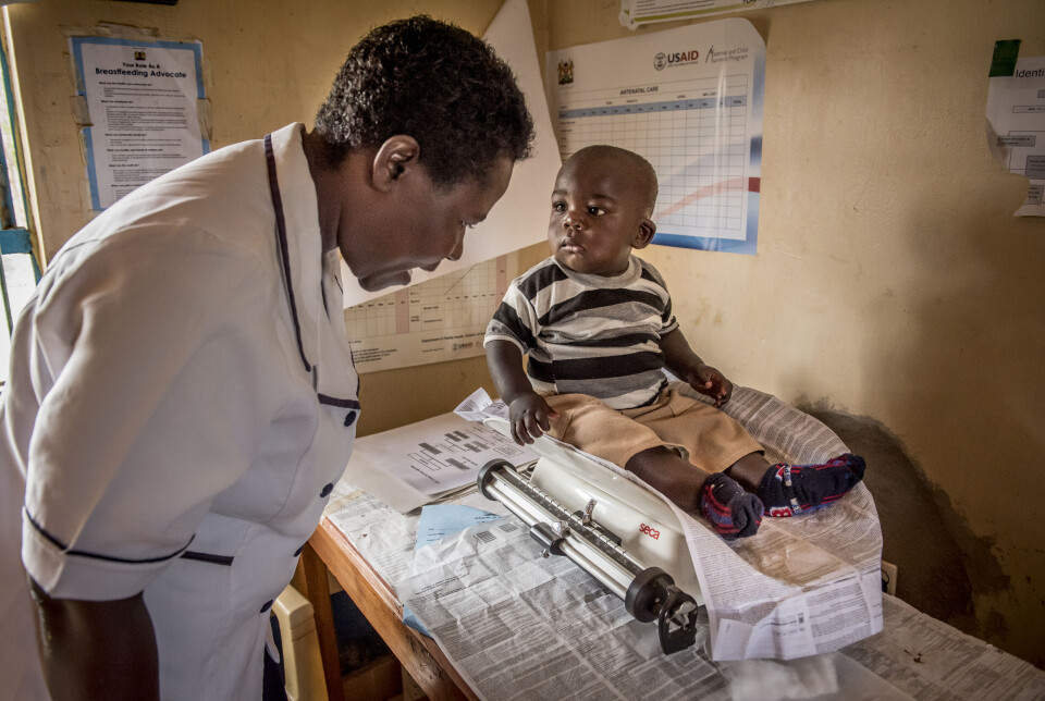 Kontantstøtte til fattige familier i Kenya har hatt enorm effekt, og effekten var aller best når pengene ble gitt til familier som bor i nærheten av sykehus eller helsestasjoner med lege.