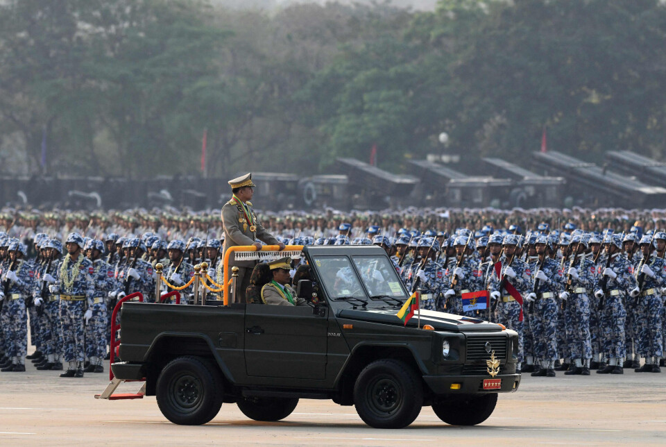 Senior-general Min Aung Hlaing inspiserer styrkene under den årlige markeringen av Armed Forces Day i Nay Pyi Taw i 2023.