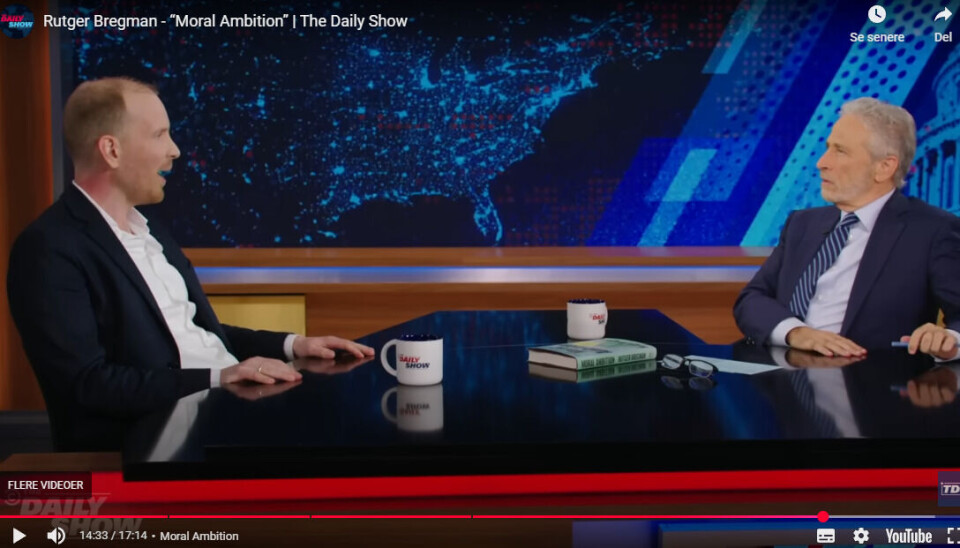Bregman (til venstre) er en ettertraktet gjest i media og var nylig på The Daily Show for å snakke om sin siste bok; Moral Ambition.