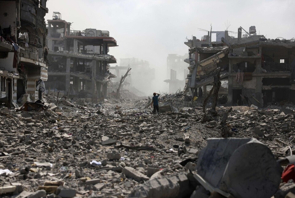 Et palestinsk barn står blant ruiner etter hus i Saftawi, vest for Jabalia, i det nordlige Gaza 25. august 2025.