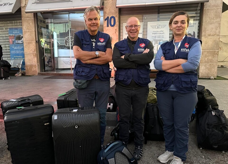 Et helseteam fra Norwac kom tirsdag kveld fram til Gazastripen. F.v. teamleder og ortoped Geir Stray Andreassen, ortoped Odd Arild Ågedal og operasjonssykepleier Silvana Zuvela. Bildet er tatt i Amman i Jordan før avreise til Gaza.
