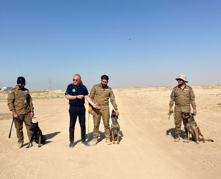Raymond Johansen er for tiden i Irak, der han blant annet har besøkt mineryddeprosjektet til Norsk Folkehjelp i Anbar.