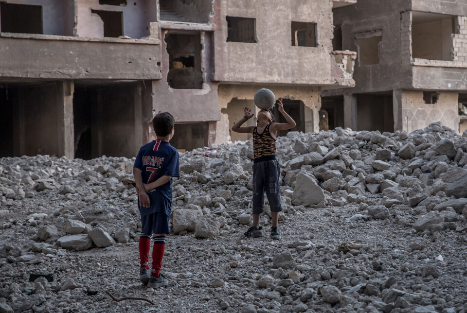 Barn ble kidnappet av Assad-regimet, og SOS-barnebyer hjalp regimet med å holde de bortførte barna skjult for foreldrene. Det hevder en rekke internasjonale medier, inkludert BBC og The Observer, som har gransket arbeidet til hjelpeorganisasjonen i Syria.