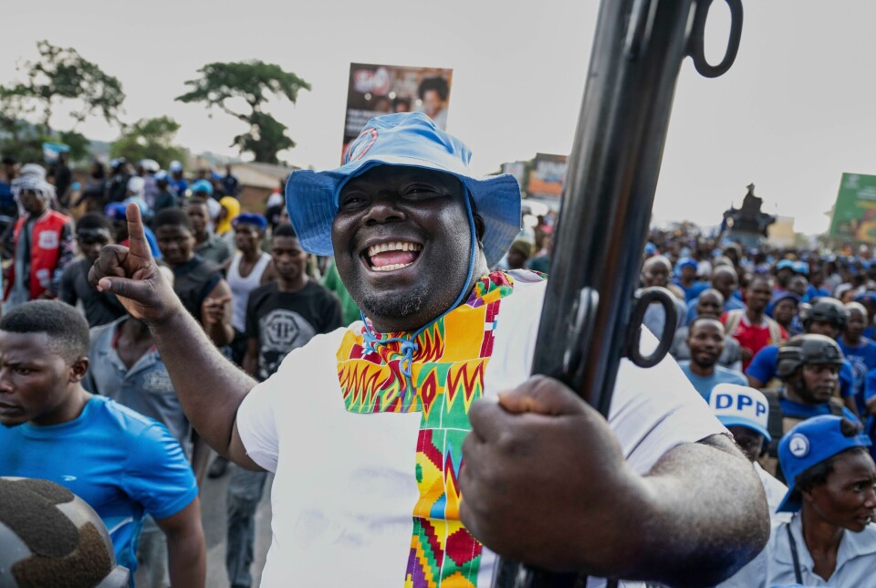 Tilhengere av valgvinner Peter Mutharika og hans parti DPP jubler i byen Blantyre.