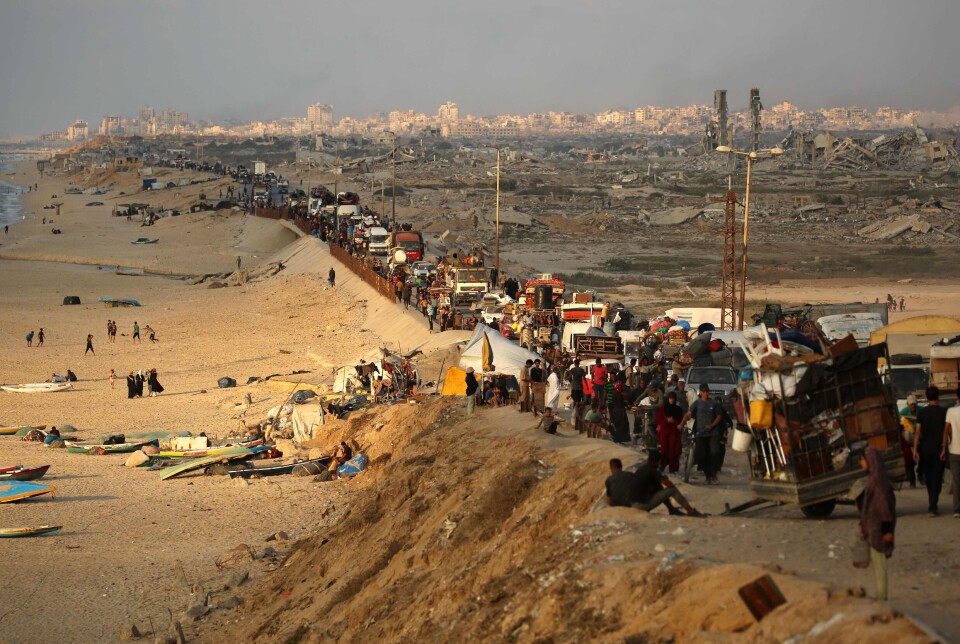 På flukt, igjen – onsdag 24. september 2025: Enda en gang må tusener av palestinere ta med seg det lille de har for å søke trygghet fra bomberegnet.