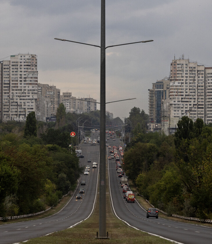 Gates of Chisinau, bygget på slutten av 1970-tallet, ble beskrevet i Sovjetunionen som «alt som trengs for bylivet».