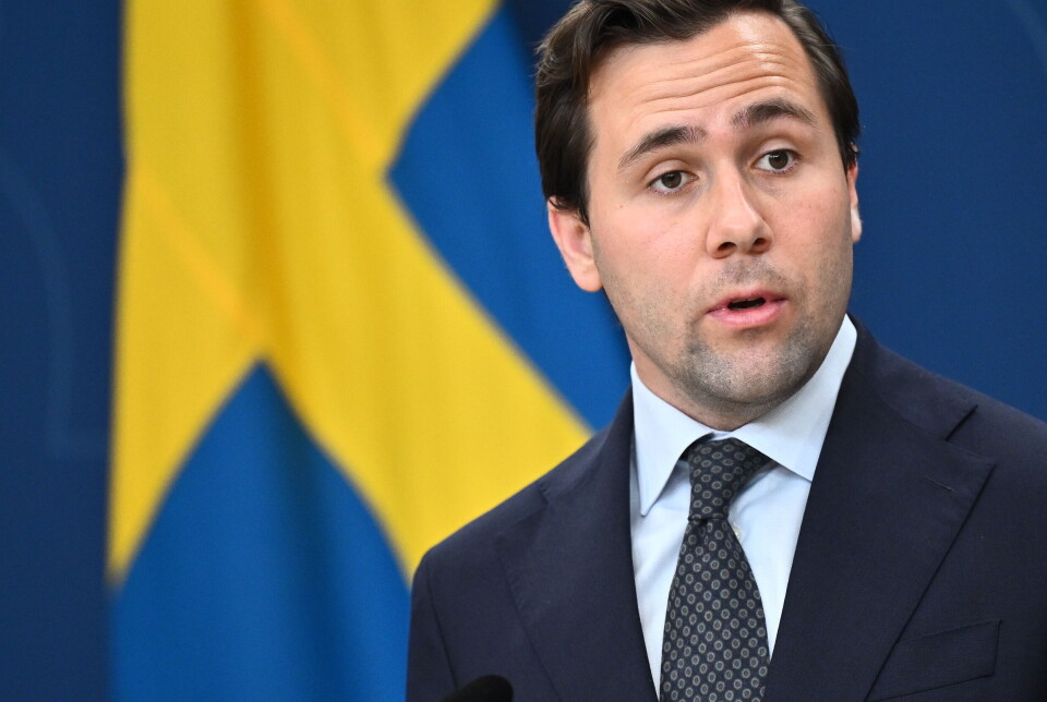 Svenskenes utviklingsminister Benjamin Dousa får kritikk etter at en hemmlig avtale mellom Sverige og Somalia er blitt avslørt.