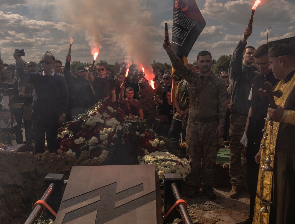 Soldaten Nazary «Grinka» Gryntsevych ble hedret som en nasjonalhelt i begravelsen i 2024. Han overlevde kampene i Mariupol og ett år i russisk fangenskap, og vendte likevel tilbake til fronten der han ble drept i 2024.