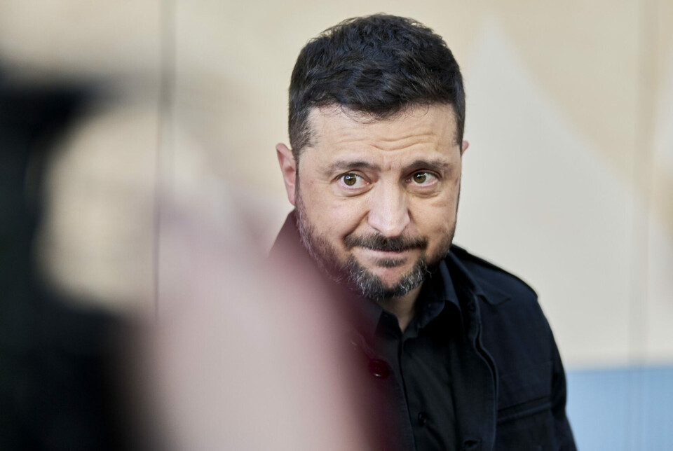 60 prosent av de spurte i en meningsmåling sier at de har tillit til president Volodymyr Zelenskyj. Her ankommer han et europeisk dialogmøte i København 2. oktober i år