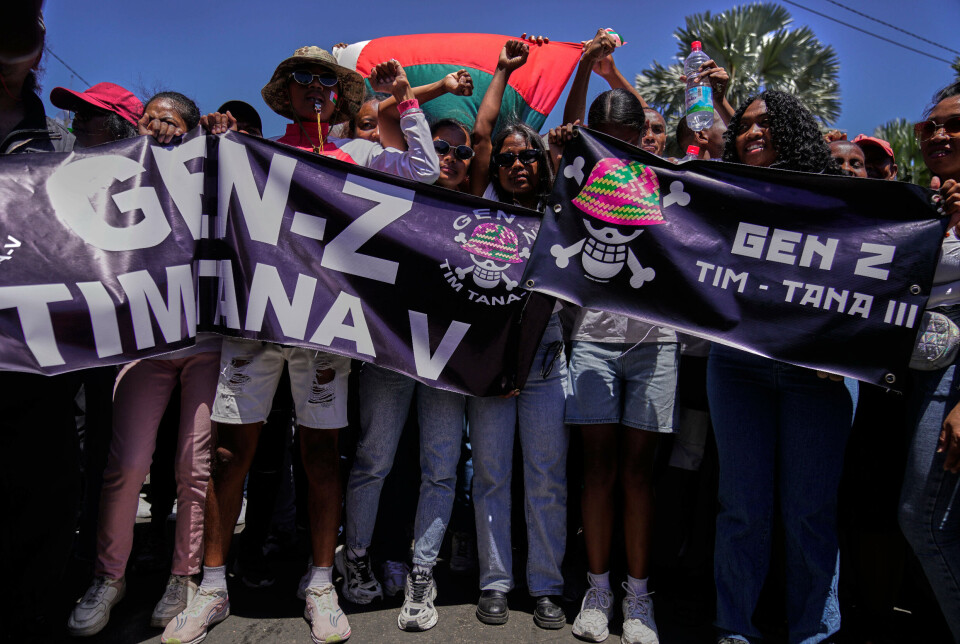 Demonstranter i Antananarivo på Madagaskar tirsdag.