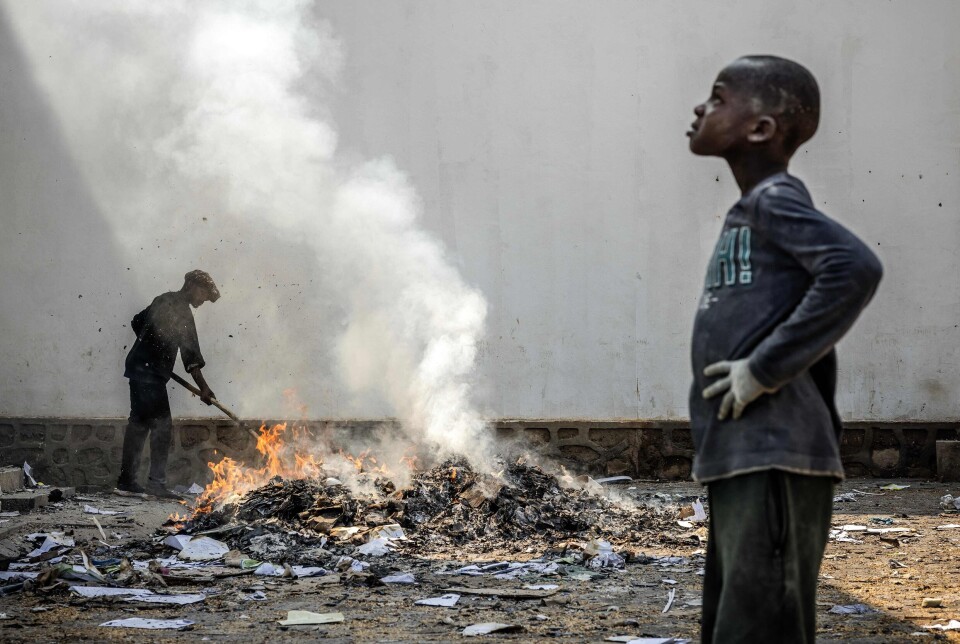 Et av Verdens matvareprograms lagre i Bukavu i Den demokratiske republikken Kongo ble angrepet tidligere i år. Nå kutter regjeringen i bistanden til Afrika.