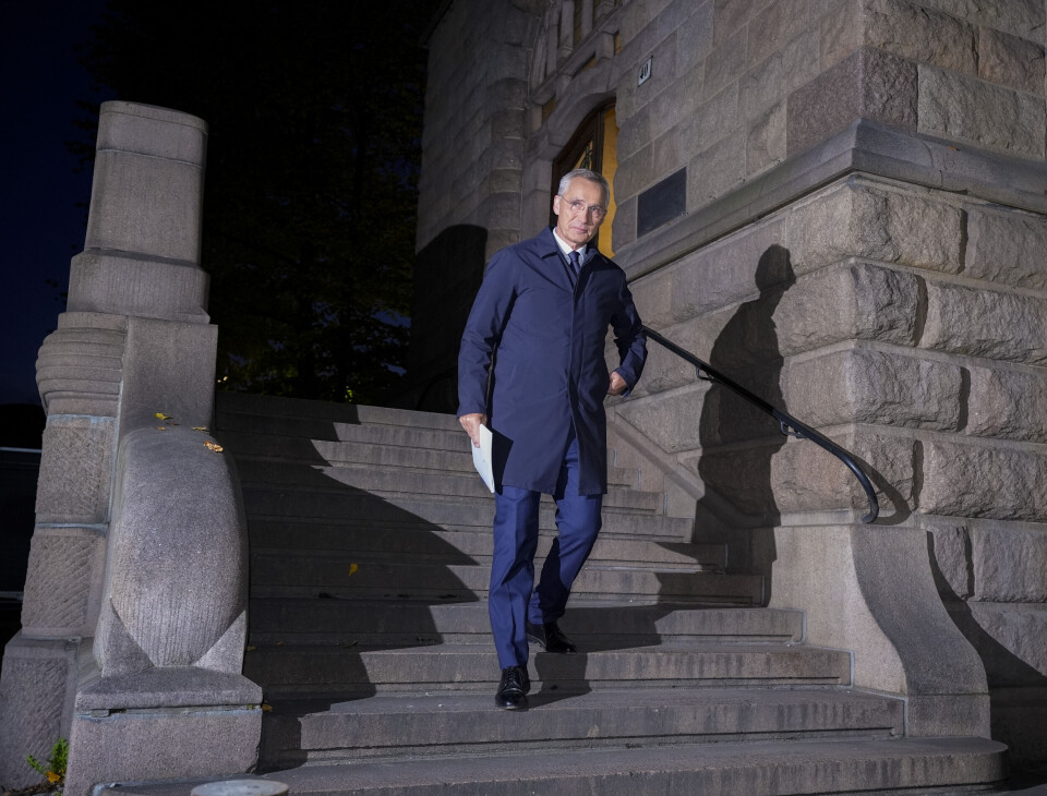 Finansminister Jens Stoltenberg på vei fra Finansdepartementet til Stortinget for å legge frem forslag til statsbudsjett.