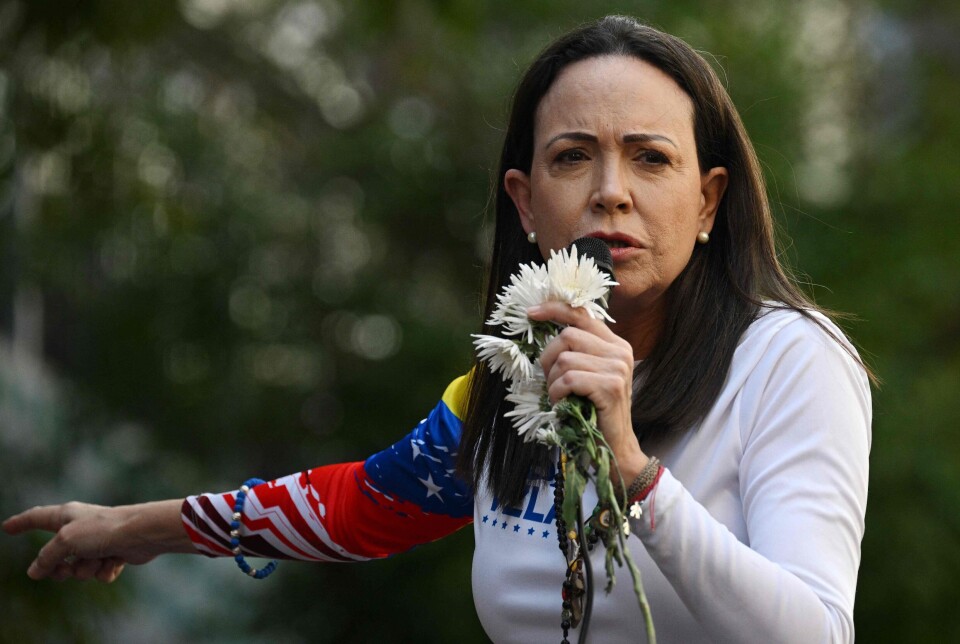 Venezuelas opposisjonsleder Maria Corina Machado fikk fredspris i forrige uke. Venezuela-ekspert Vegard Bye ber Nobelkomiteen være på vakt mot fredsprisvinnerens flørting med USA.