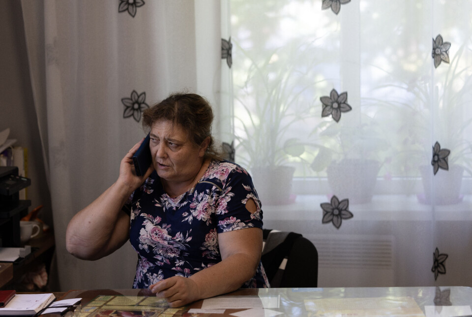 Ordfører Nataliia Cepic har fått kontor i et av husene som ikke ble ødelagt. Hun sier at alle de som har vendt tilbake er glade for at jordene er ryddet for miner, men hun håper de slipper et nytt år med tørke.