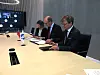 Jorun Nossum (Norads nansen-program), Mark Bowman (EBRD) og Sigbjørn Litland (UD) signerer avtaler om Ukraina-støtte tirsdag 21. april 2026.