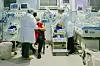 Sykepleier pumper morsmelk på en neonatal intensivavdeling i Rio de Janeiro.