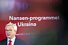 Karl Eirik Schjøtt-Pedersen foran en skjerm med teksten «Nansen-programmet Ukraina».