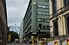 Gatelys og gatearbeid foran NRC Flyktninghjelpens hovedkontor i Prinsens gate 2 i Oslo.