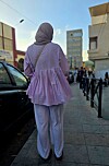 Iman (17) på gaten i Principe-bydelen. Hun drømmer om å bli førskolelærer.