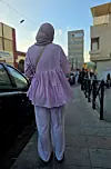 Iman (17) på gaten i Principe-bydelen. Hun drømmer om å bli førskolelærer.