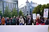Mapuche-Williche-representanter demonstrerer foran Stortinget med plakater mot Statkraft.