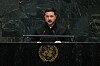 Ukrainas president Volodymyr Zelenskyj taler fra talerstolen i FNs hovedkvarter i New York.