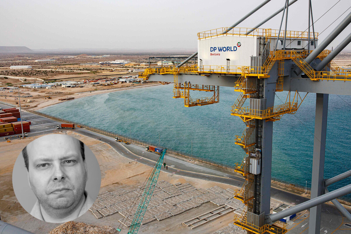 Yubkalar ostidagi ayollar oyoqlari fotosuratlari